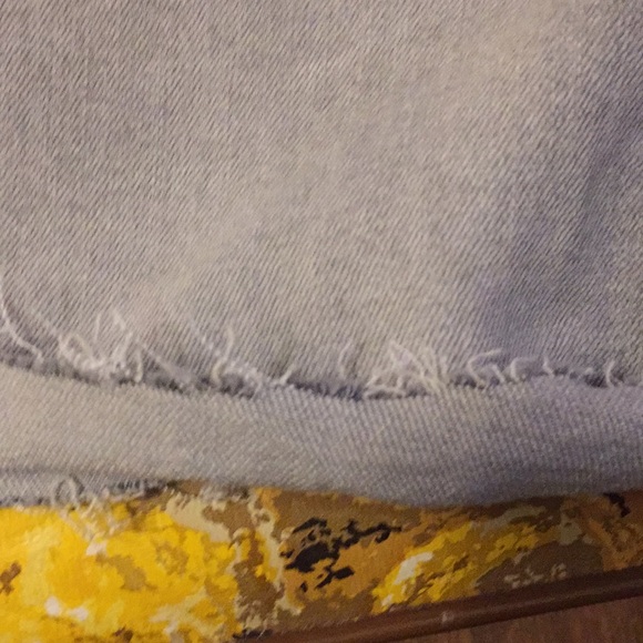 Distressed denim shorts - Picture 4 of 6